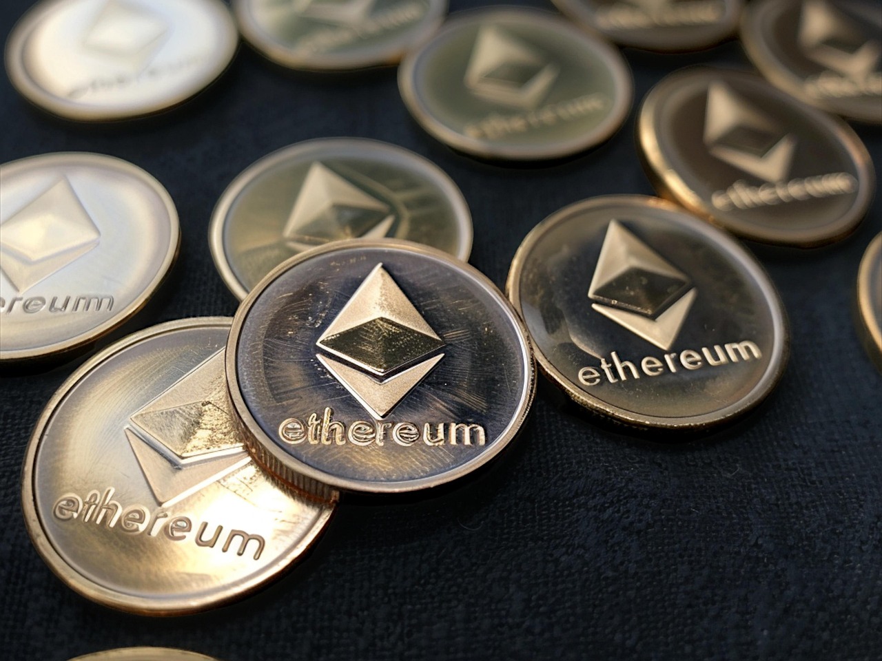 比特币减半满周年、涨逾三成！机构进场加速牛市